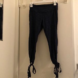 Manduka yoga dark blue leggings, size S